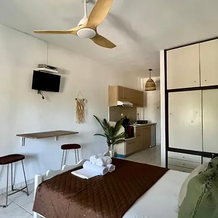 Acanthus Apartment *