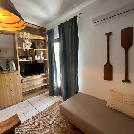 Acanthus Apartment *